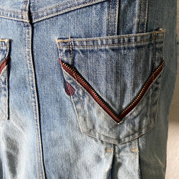 Y2K Volcom Denim Pleated Mini Skirt - Picture 4 of 8